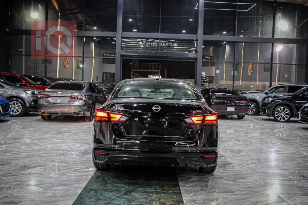 نيسان ألتيما